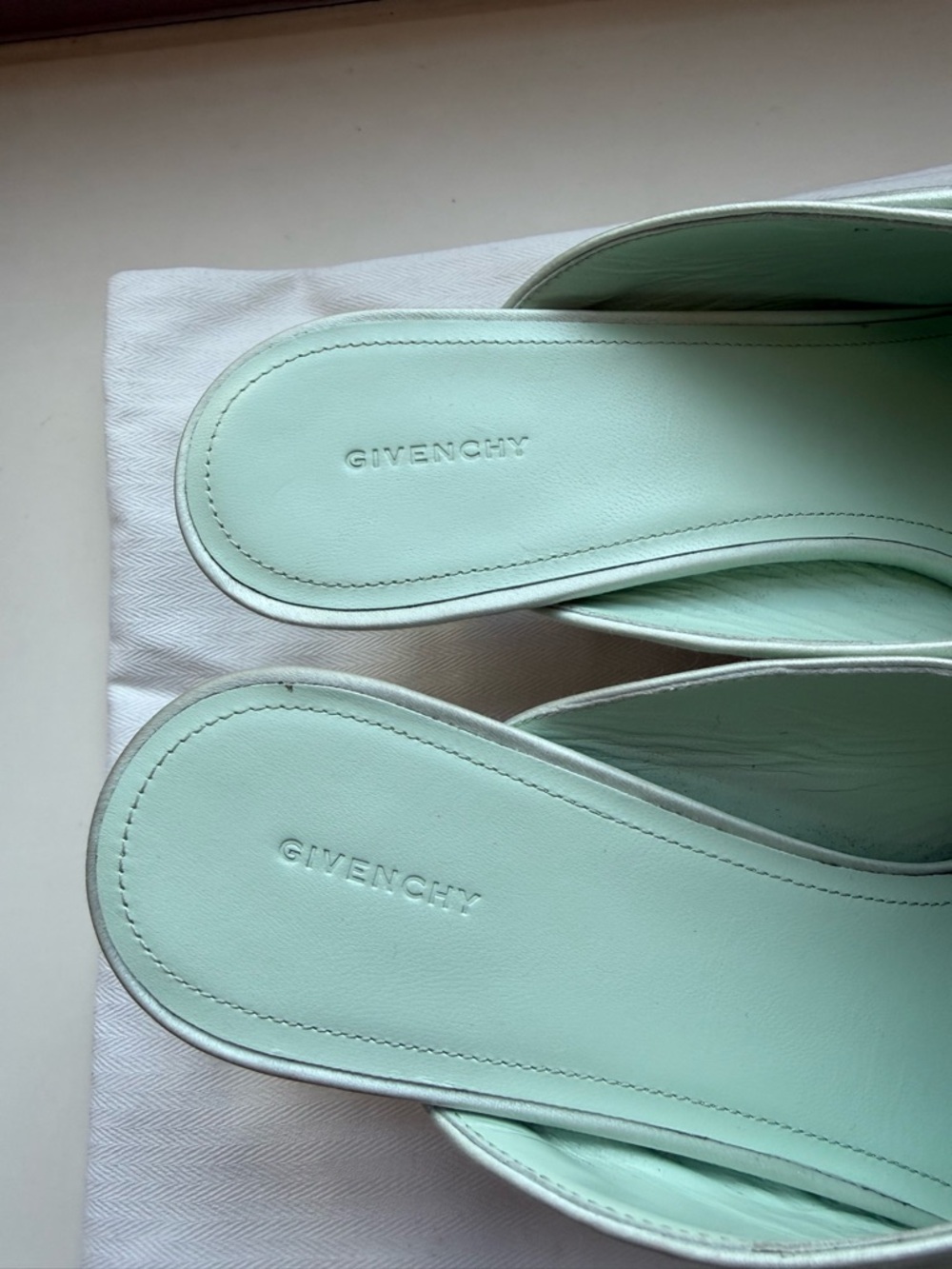 Brand New Givenchy Mint Green Satin Knotted Pointed Mules - Picture 2 of 7